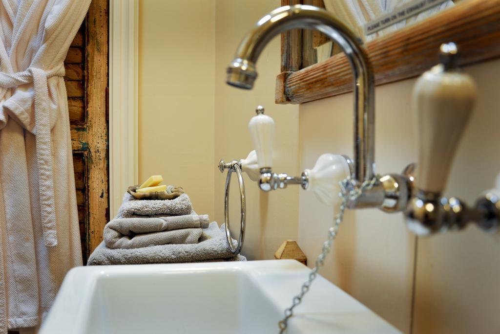 Athelney Cottage Bed And Breakfast Adelaide Exterior photo